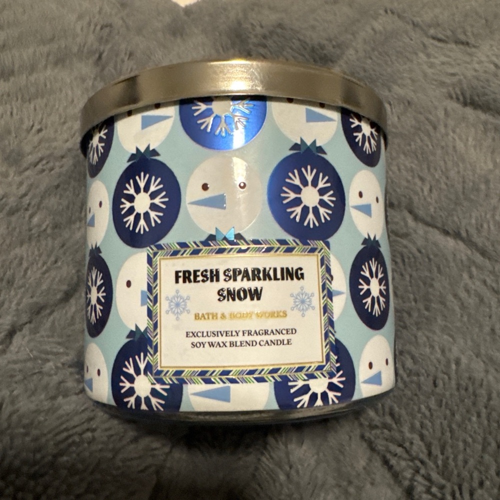 Bath & Body Works Fresh Sparkling Snow Soy Wax Blend Candle - Blue